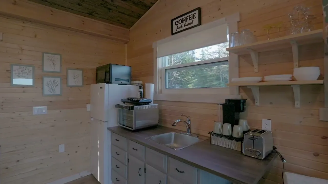 Preview frame from the Helen's Haven video tour.