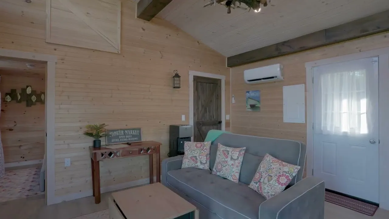 Preview frame from the Norma's Retreat video tour.
